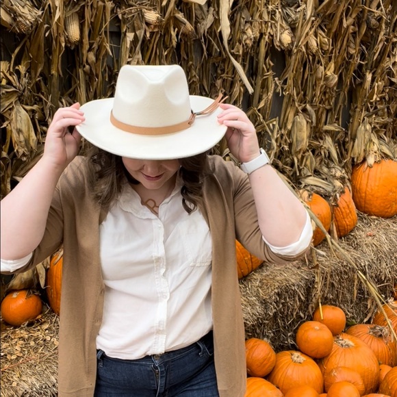 Meet your Posher, Randi - Picture 3 of 5